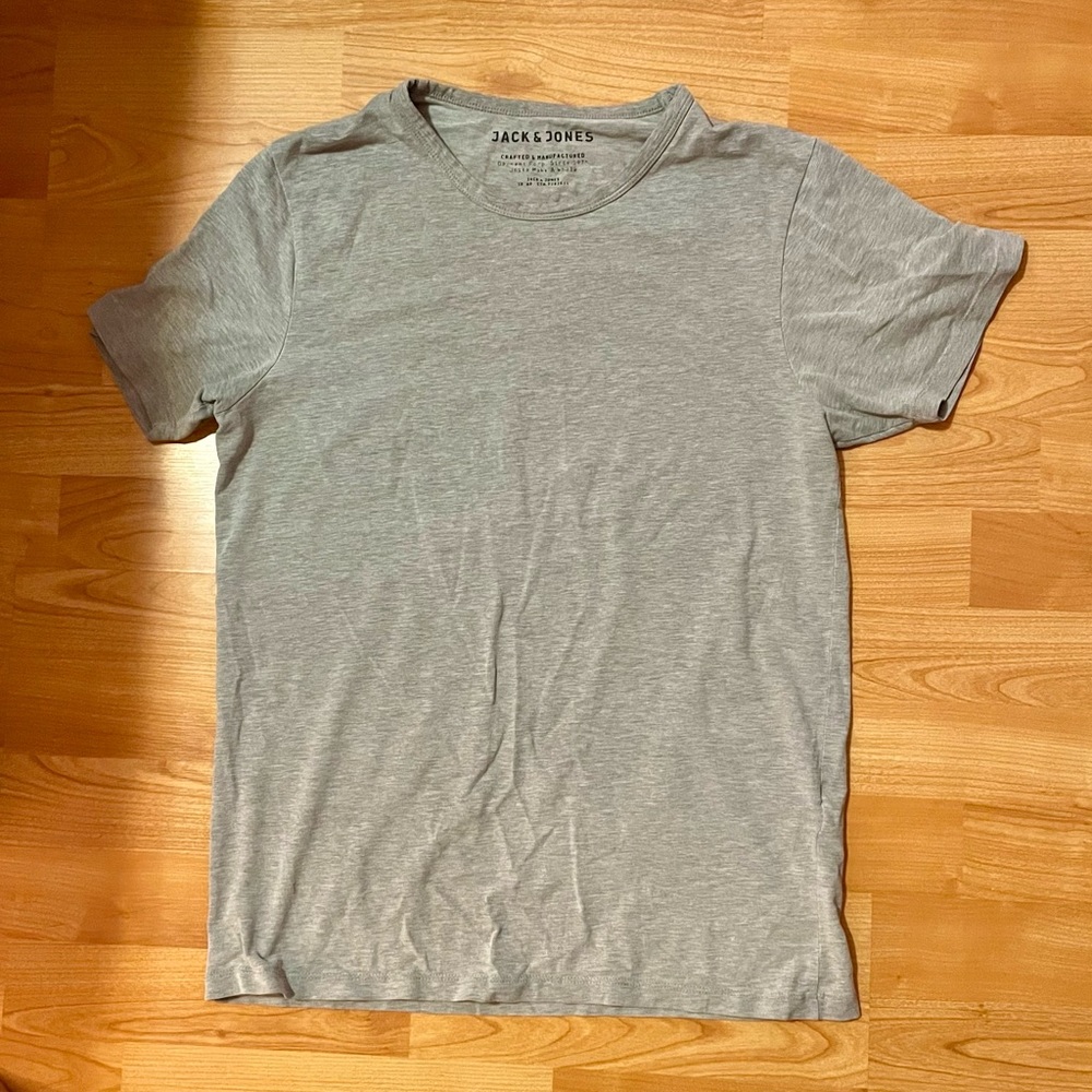💲5 add to purchase! Gray Jack & Jones Tee Shirt